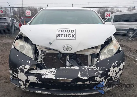 2011 Toyota Sienna Le V6 z USA, uszkodzony, nr VIN 5TDKK3DC0BS096544